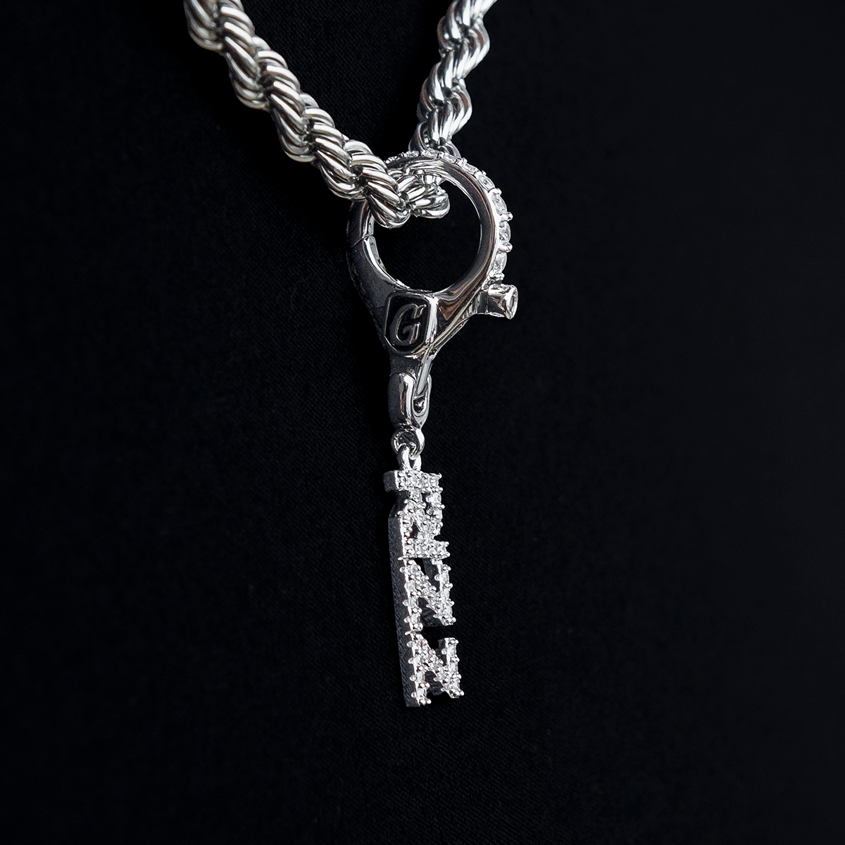 "Rizz" Clip On Pendant in White Gold