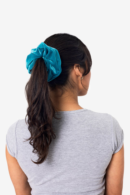 VVTSCRUNCH - Oversized Velvet Scrunchie
